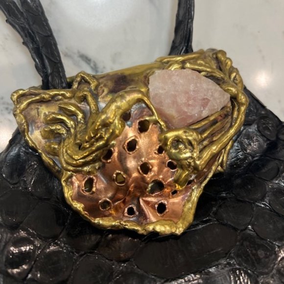 Leather 'snakeskin' purse with unique clasp - Picture 4 of 6